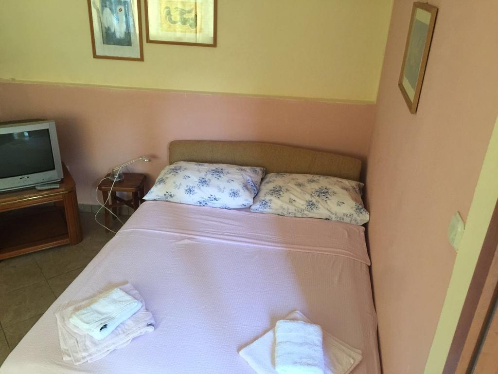 Hill House Marija Lägenhet Komiža Exteriör bild